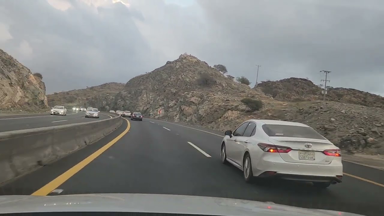 الطريق بين السيل الكبير والصغير .الطائف مكة المكرمة