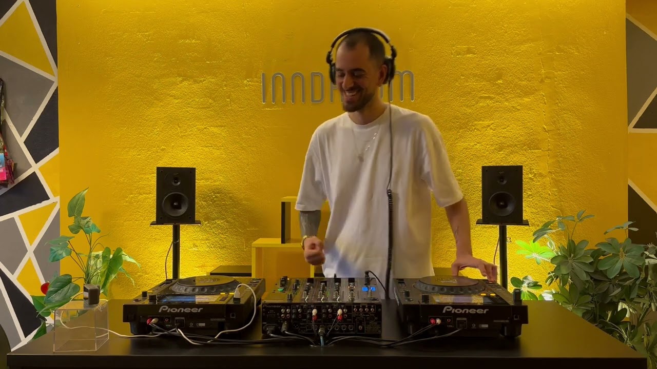 Studio Sessions #014 with Honett