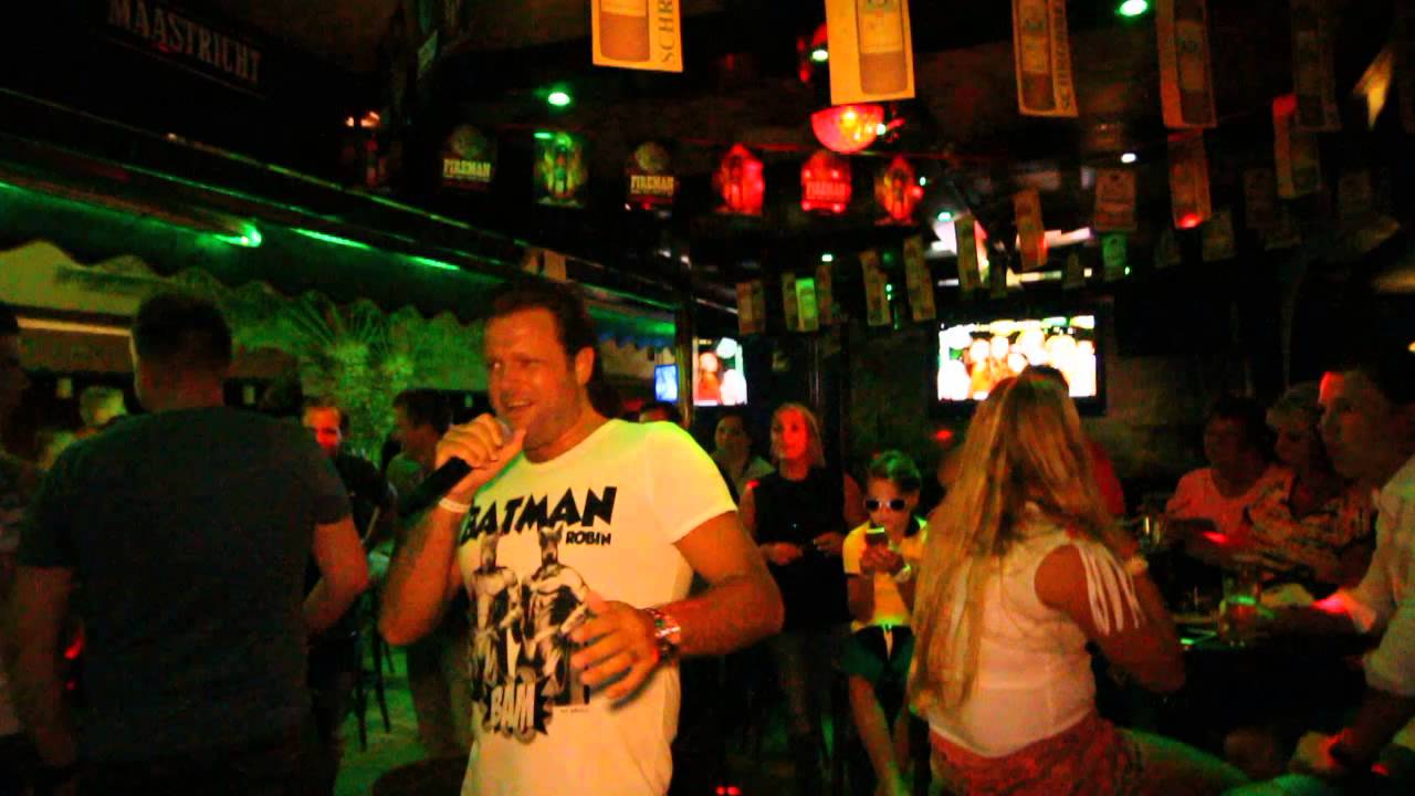 01-08-2015 Jongen van de handel Gerard Palts in het Heineken Cafe Gran Canaria