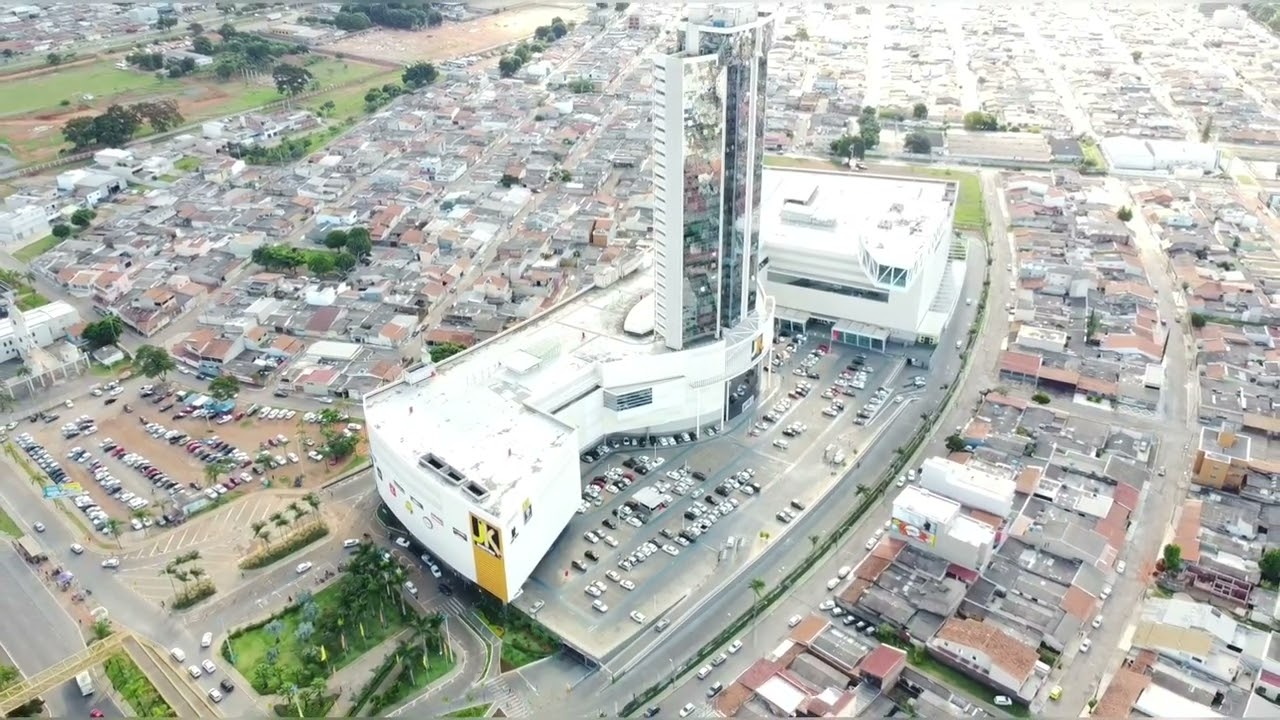 sobrevoando o centro da Ceilândia é JK shopping