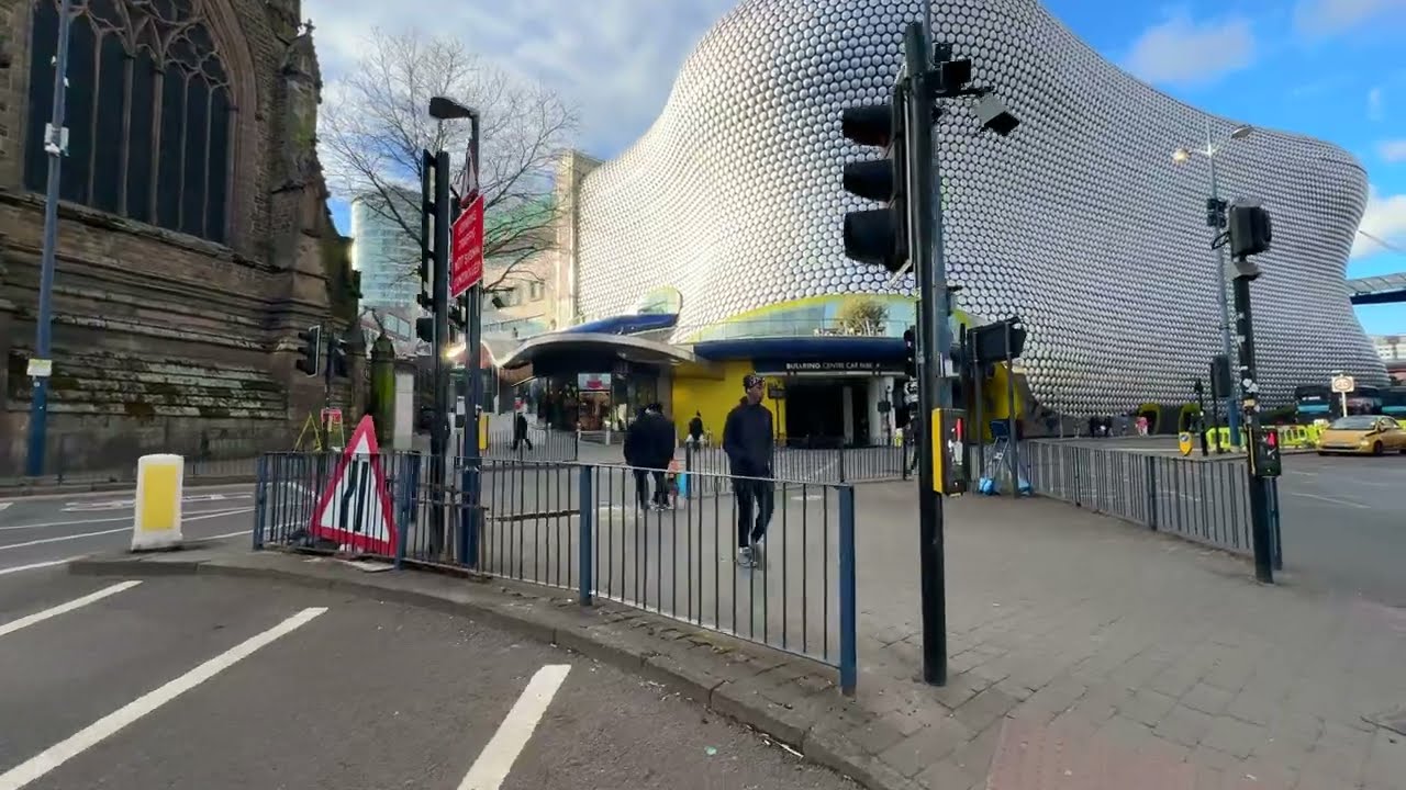 A relaxing walk through the beautiful streets of Birmingham (UK) in 4K