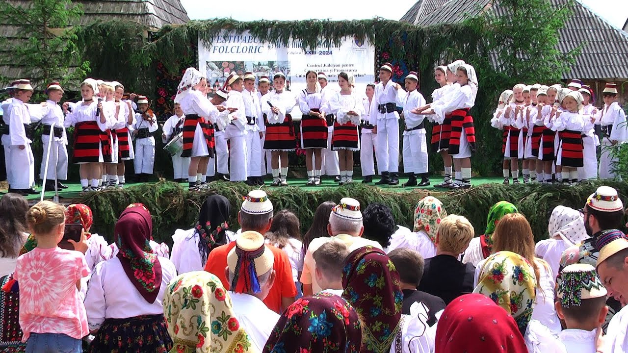 05 - ANSAMBLUL ”FLORILE COSĂULUI” BUDEȘTI