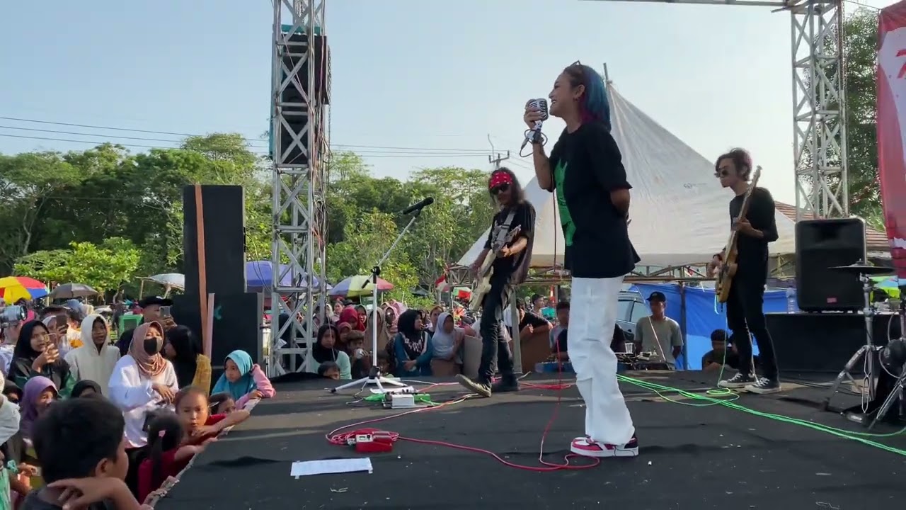 Roompoet Hijau - Garuda Perkasa Live at Alun - Alun Sukaresmi