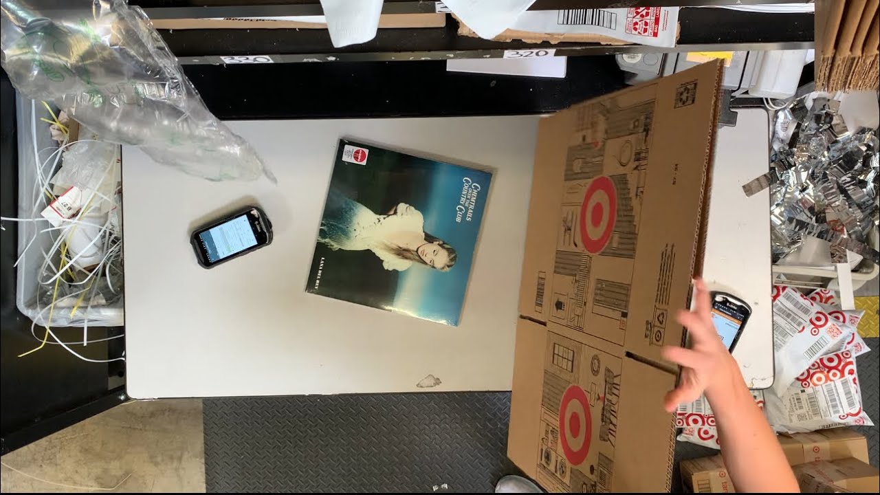 POV Target Employee | Packing VINYLS | Day in the life as a Target Packer Packing Boxes 📦 |