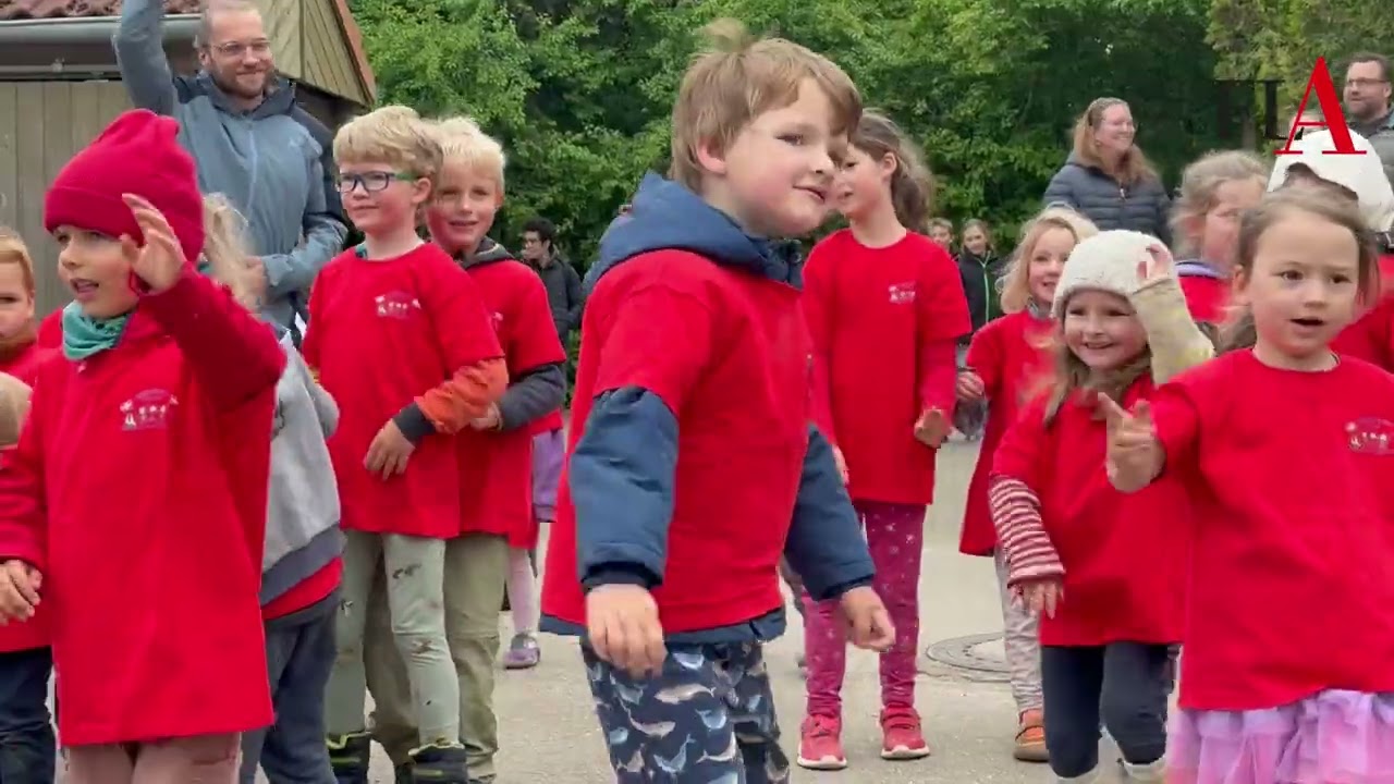 &Aring;rsm&oslash;der 2025: B&oslash;rnehaveb&oslash;rn danser i Jernved