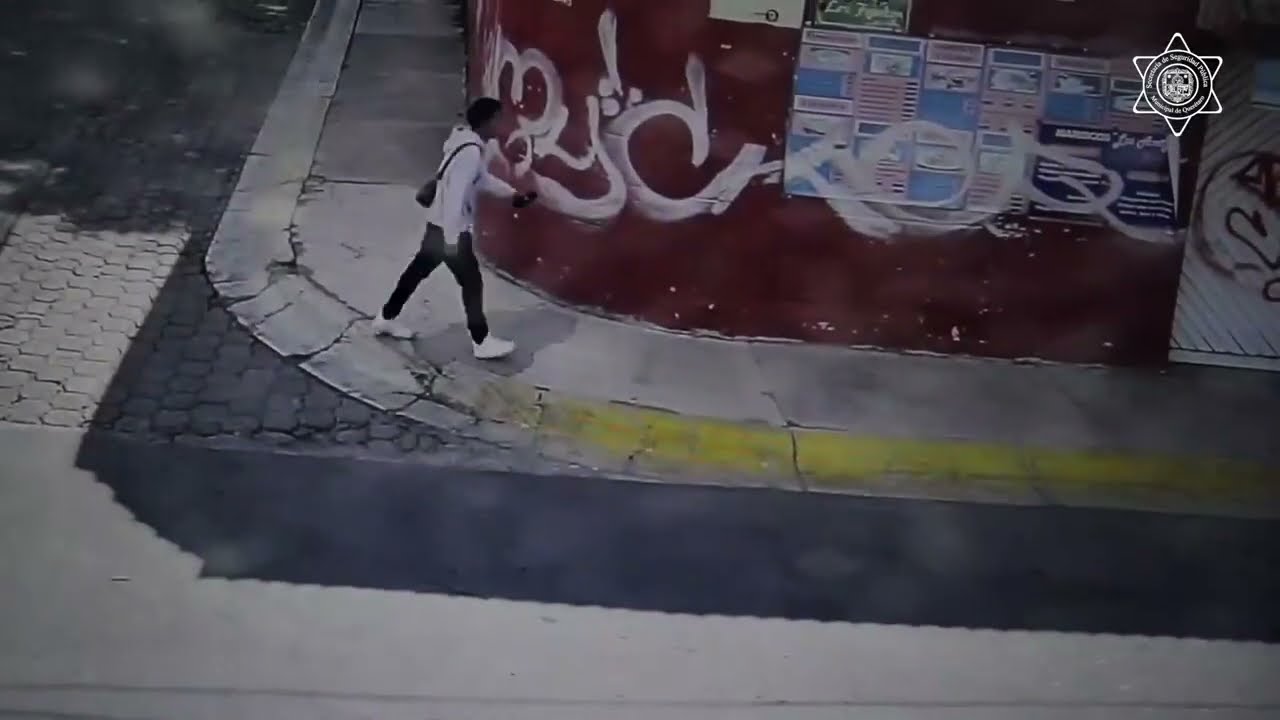 Polic&iacute;as de la #SSPMQ evitan situaci&oacute;n de riesgo al detener a una persona en Sat&eacute;lite