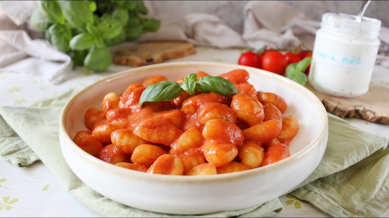 Conosci la RICOTTA FORTE? L'ho utilizzata per condire questi GNOCCHI al sugo di  POMODORO
