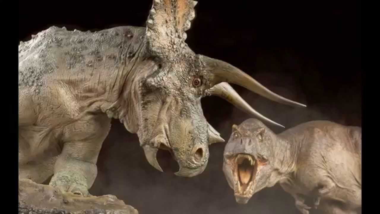 Realistic Dinosaur Triceratops and T-Rex Statue