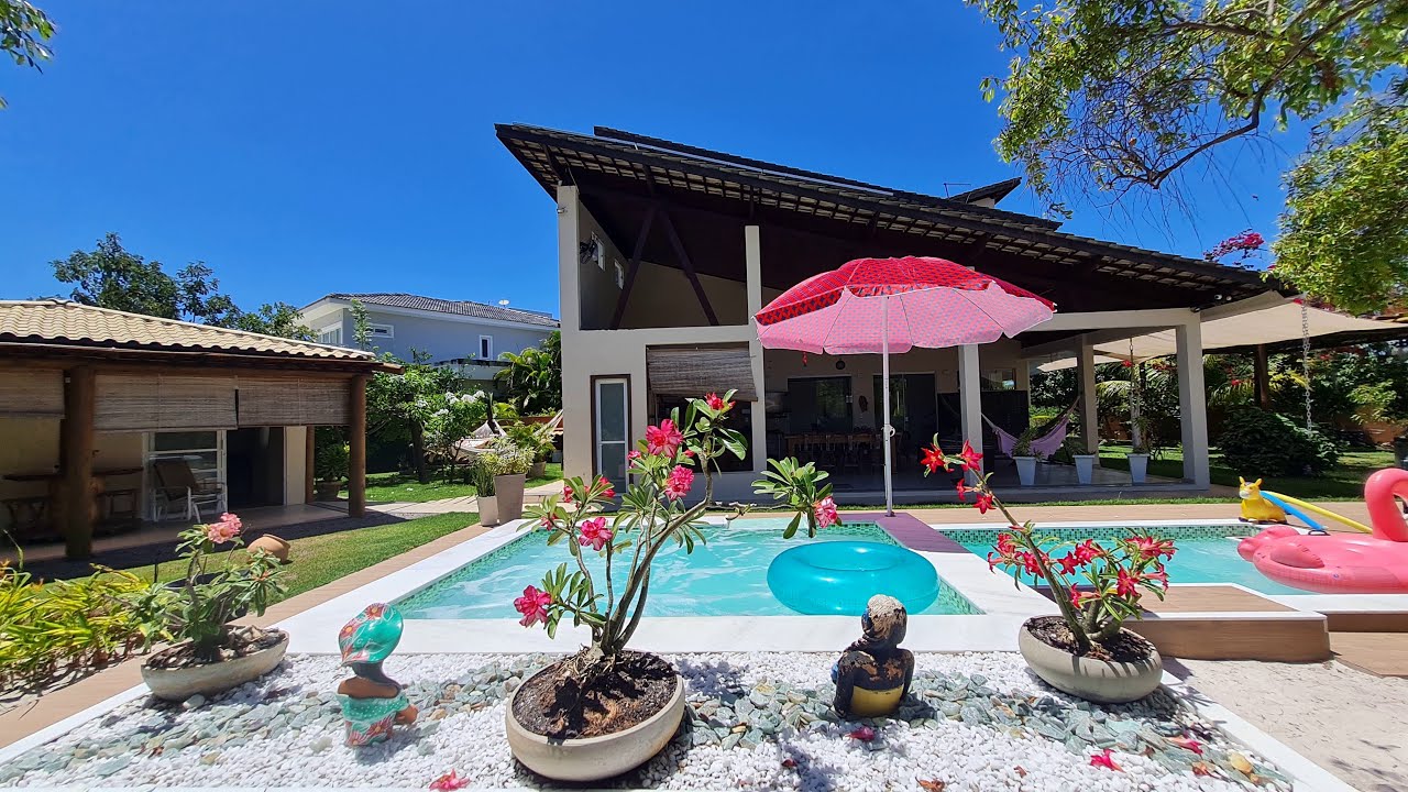 Maravilhosa casa 4 quartos, sendo 3 suítes + Edícula, terreno amplo, Busca Vida, Camaçari, BA.