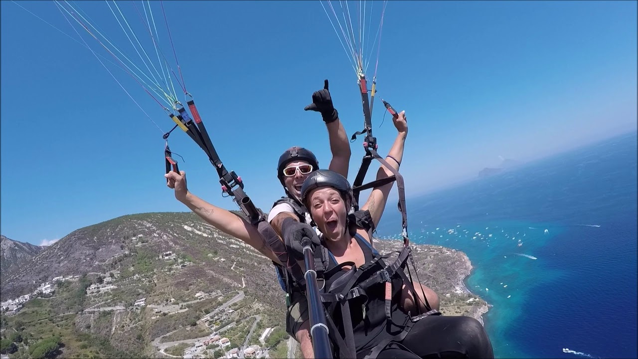 Parapendio biposto a Lipari (Isole Eolie)