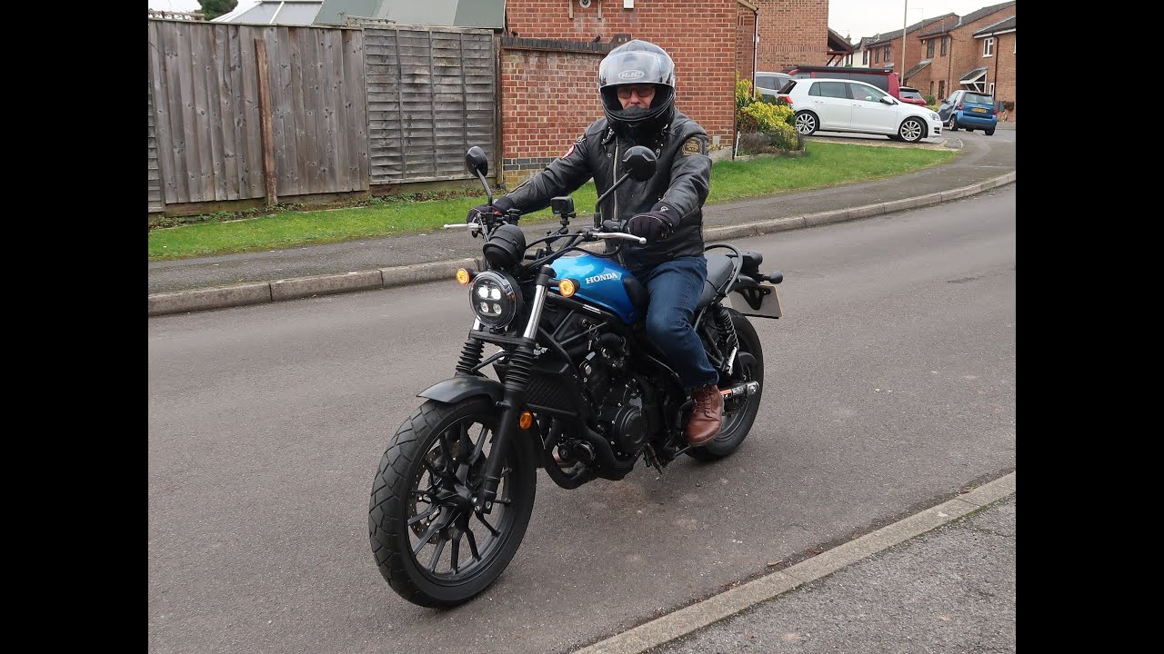 Honda CL500. Removing the battery tray to fit an Oxford Optimiser connector to my battery.