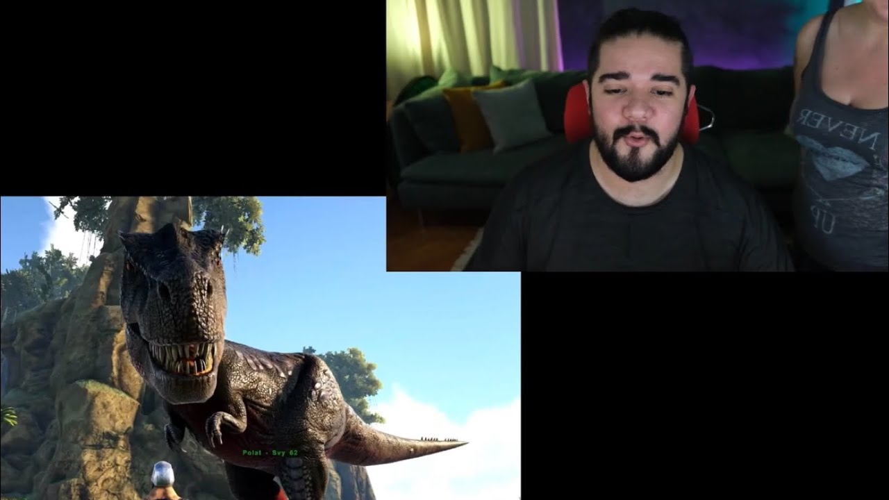 CS, Sevinçten Dinazorlarını CS’ye Gösteriyor