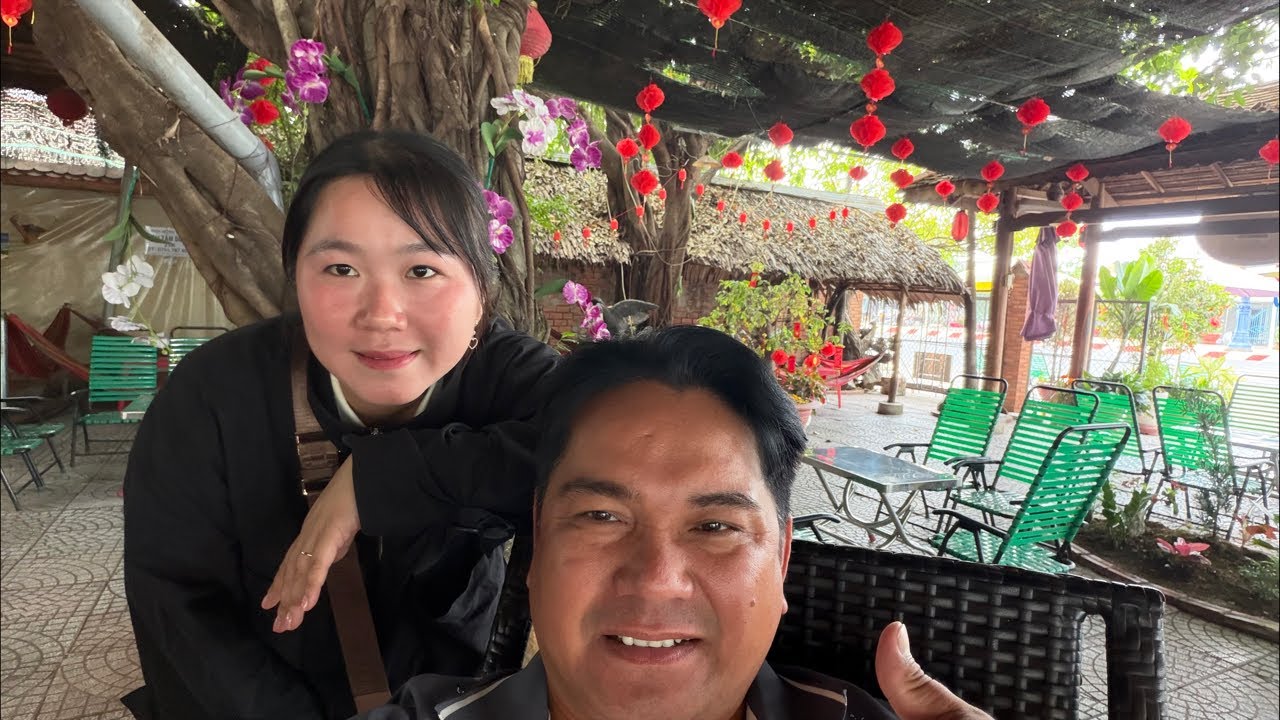Buổi trưa tại tòa thánh Tây Ninh có gì vui ￼