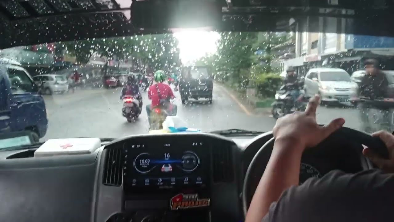 Grandmax pickup masuk pelabuhan Dwikora pontianak kalimantan Barat