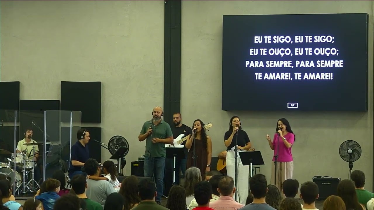 Tu és Santo, poderoso.