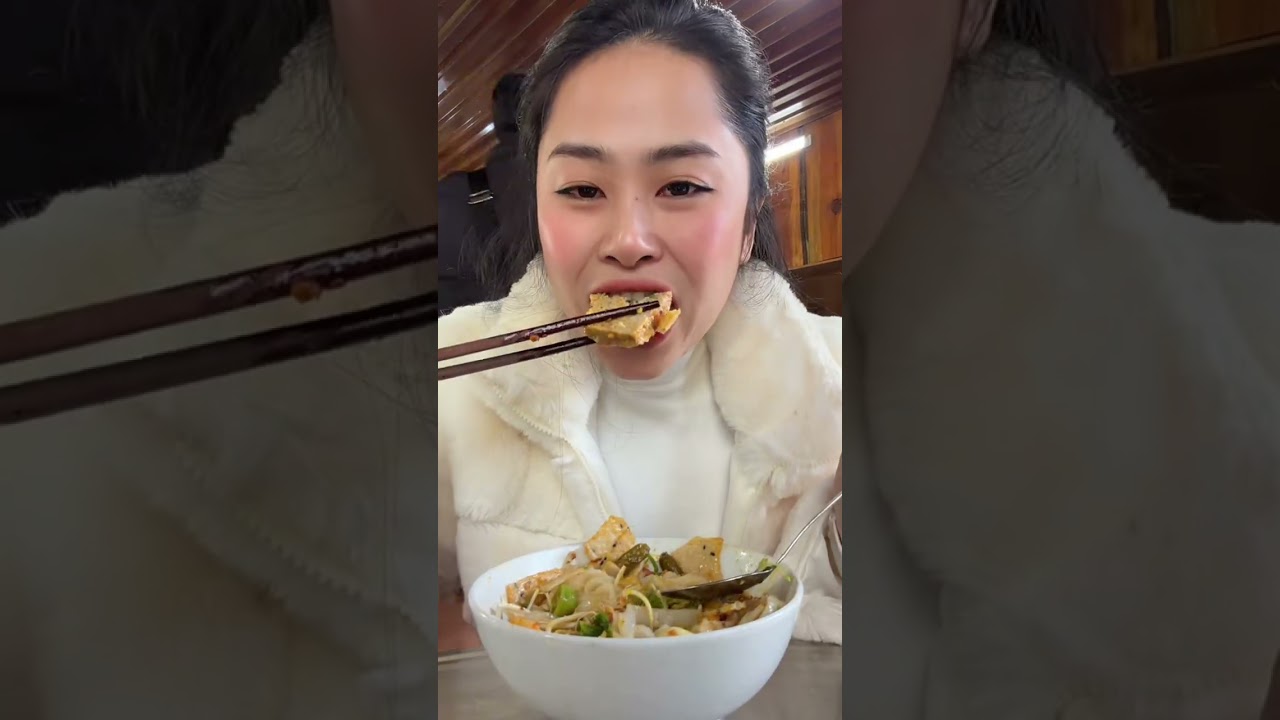 Mukbang mì Quảng Hội An ở Đà Lạt #dungthichan #mukbang #food 