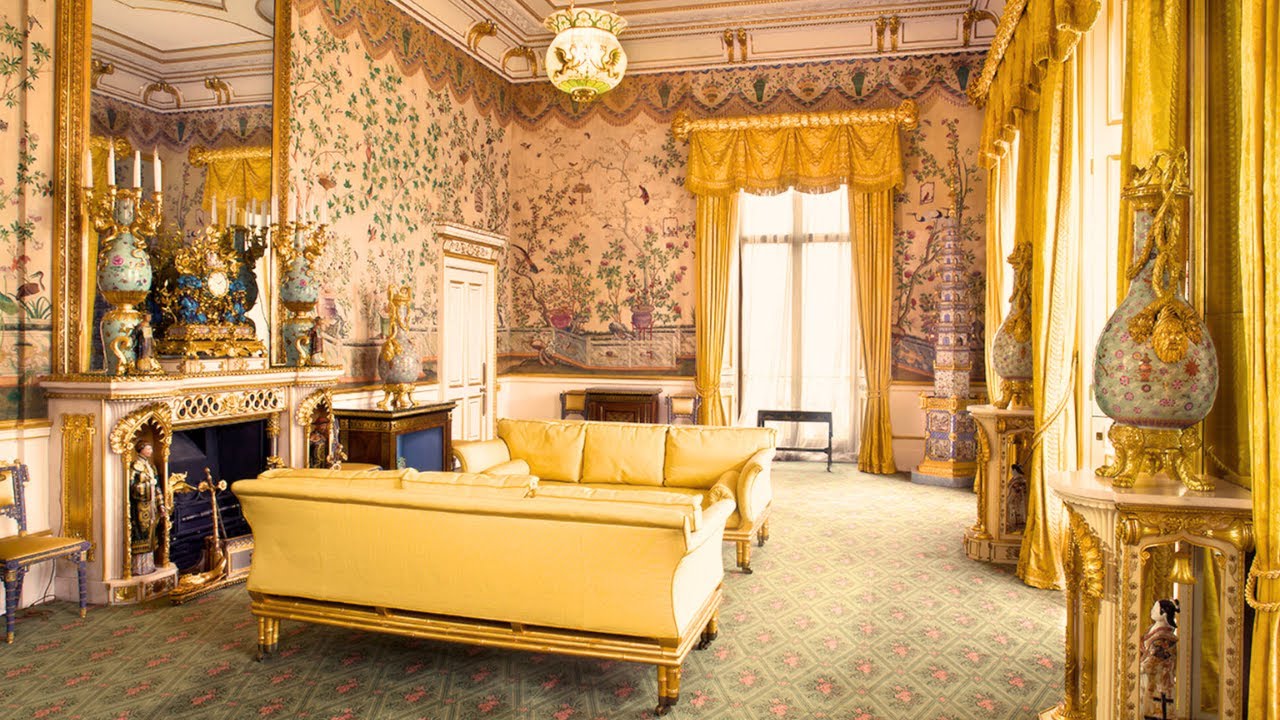 Buckingham Palace Secrets: Inside Queen Elizabeth&rsquo;s Iconic Home