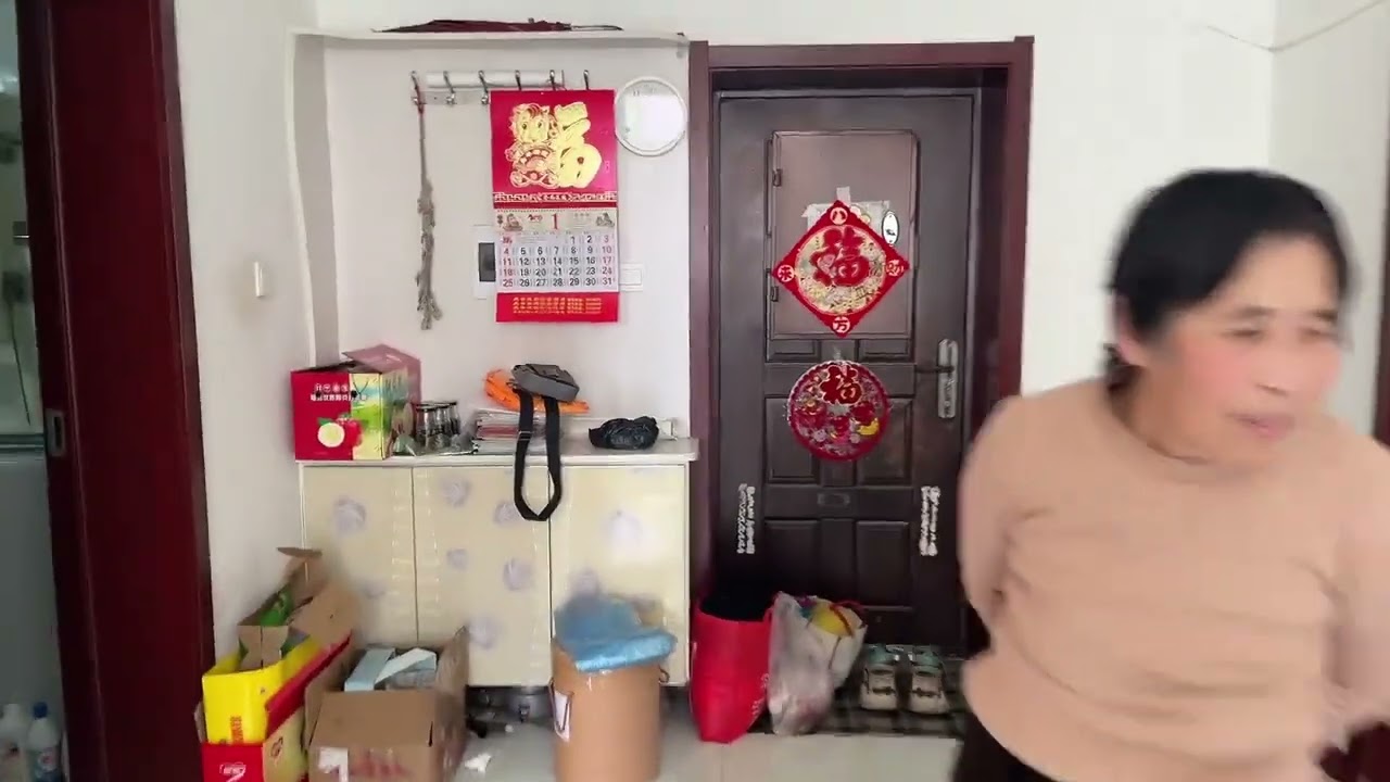 东方红小镇，67平二层楼房，靠近早市超市快递都很方便。#小镇的慢节奏生活