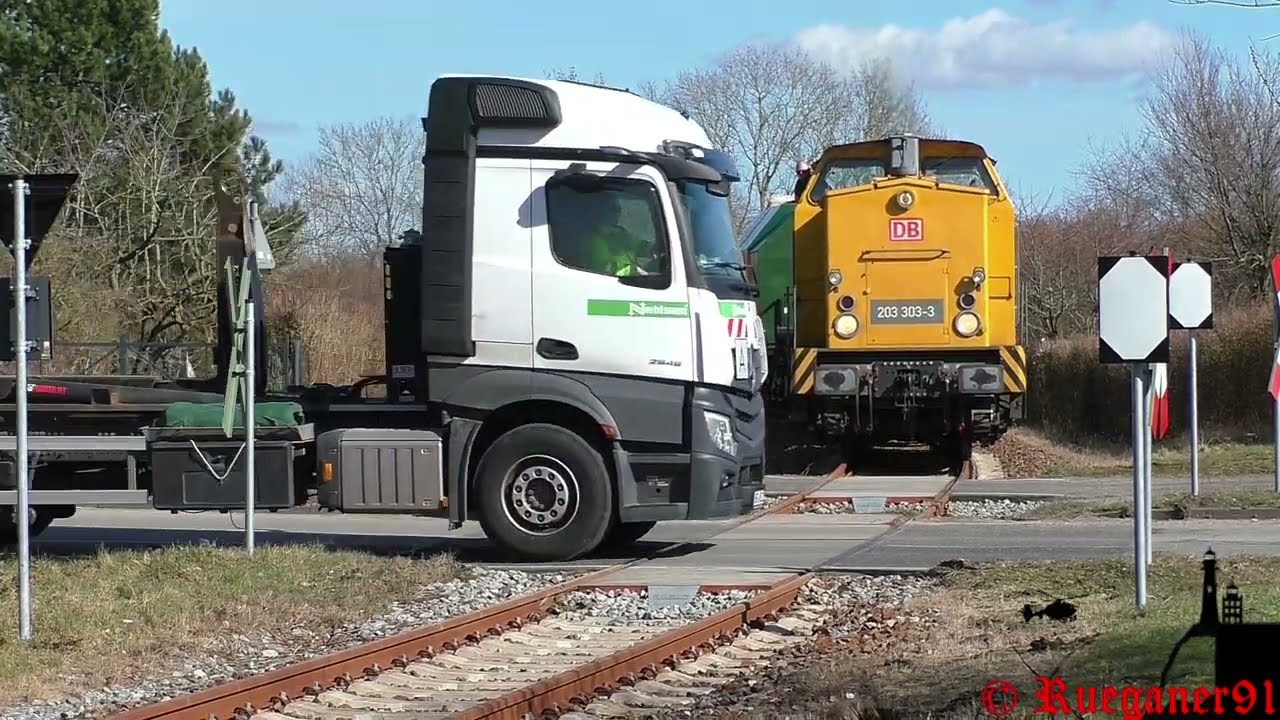 [HD] V100 mit viel Horn , DB Netz mit Umformerwagen in Stralsund