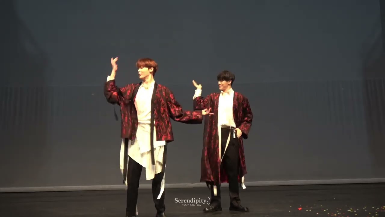 220416 에버라인 2차 대면 WHO 오늘 무대의상 진짜 보고싶었는데 다행이다💜 #아스트로 #문빈 #윤신하