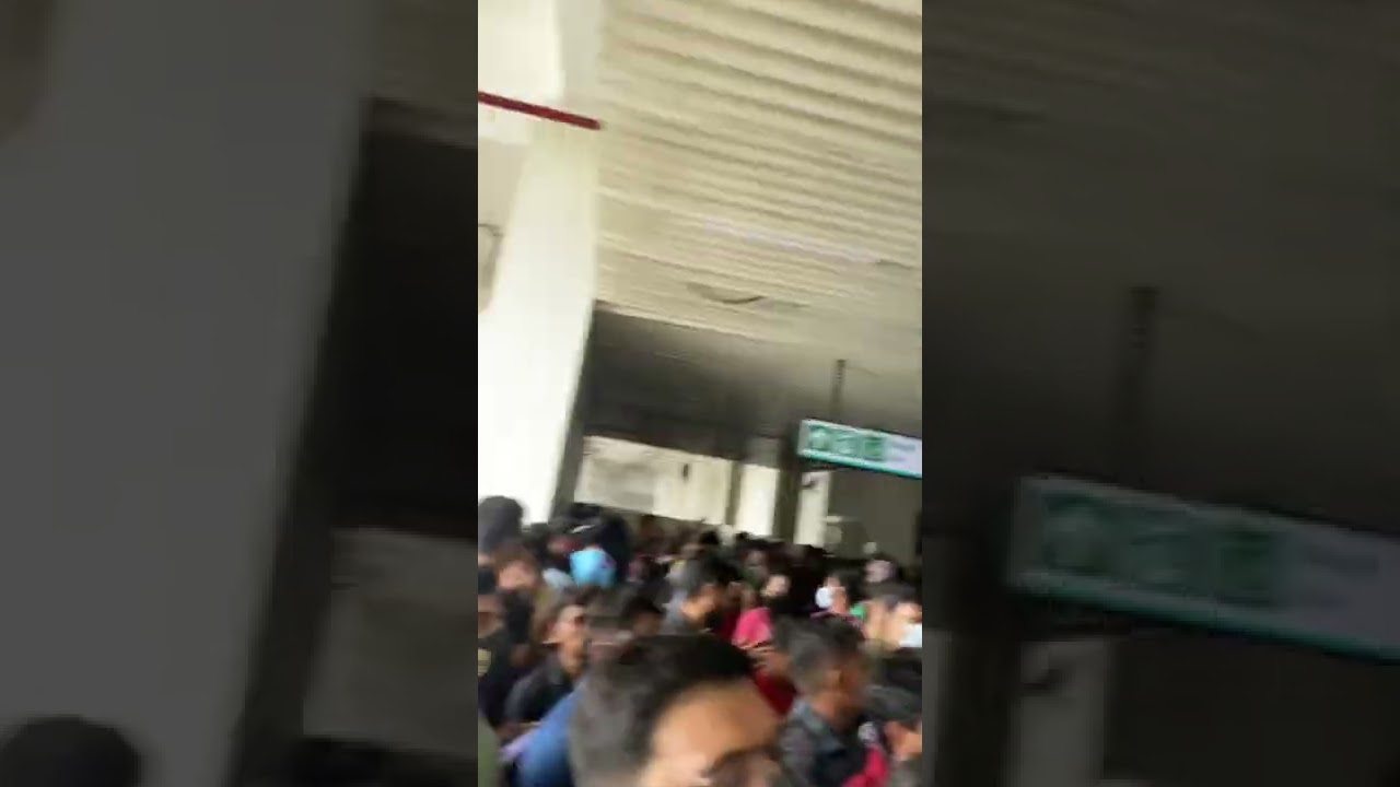 Gaurav Taneja Sir or Flying Beast Sir Birthday in Metro #shorts #flyingbeast #shortsvideo