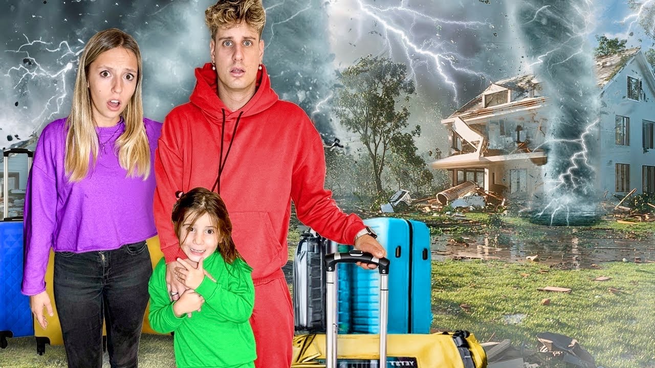 AURORA E PAP&Agrave; MIKE SOPRAVVIVIAMO NELLA TEMPESTA DAL TORNADO CON LAURA! LA CITT&Agrave; &Egrave; SCOMPARSA!