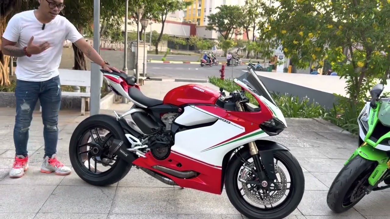DUCATI PANIGALE 1199 VÀ KAWASAKI ZX10R - CHỌN EM NÀO TRONG TẦM GIÁ 300TR?
