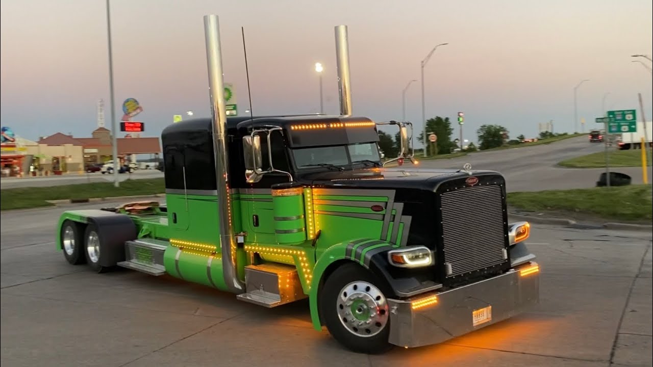 Truck Spotting at Iowa 80 Part 2. Sunset and Night Spotting