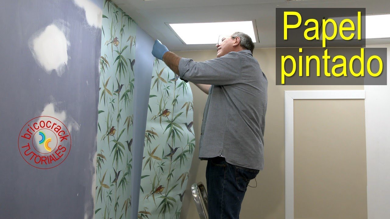 Poner papel pintado encolando solo la pared (Bricocrack)