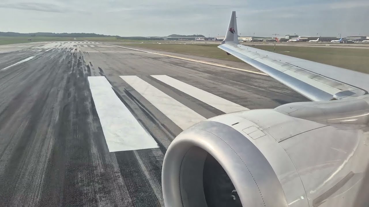 MALAYSIA AIRLINES Boeing 737 MAX 8 Takeoff from Kuala Lumpur.