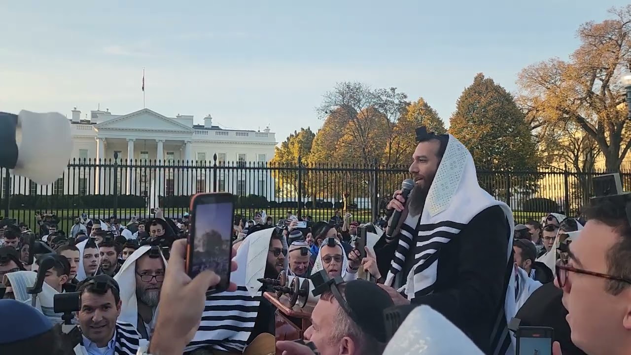 Beri Weber Leads Hallel at The White House