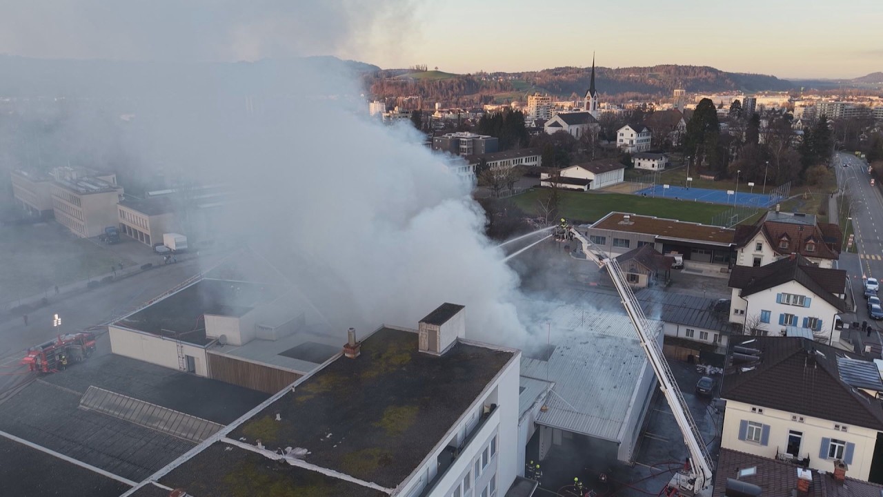 Uzwil SG: Lagerhalle fängt Feuer
