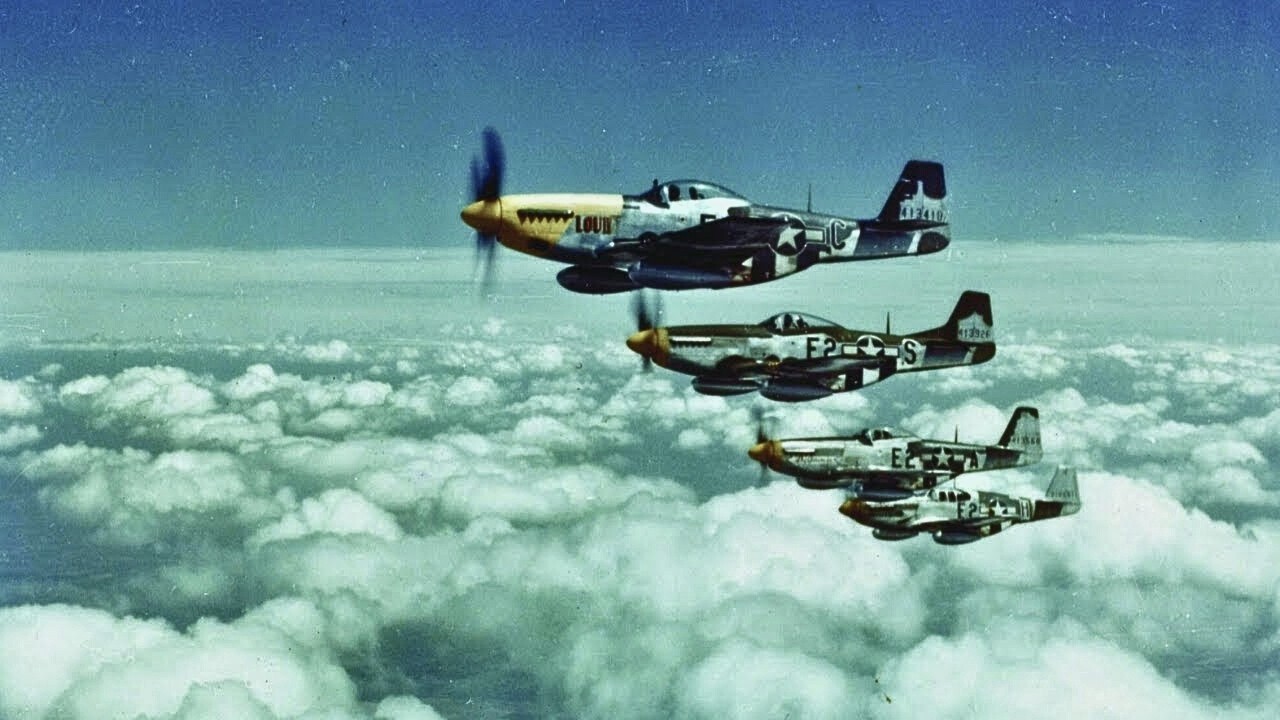 ȘOCUL piloților Luftwaffe când au văzut P-51 Mustang deasupra Berlinului!