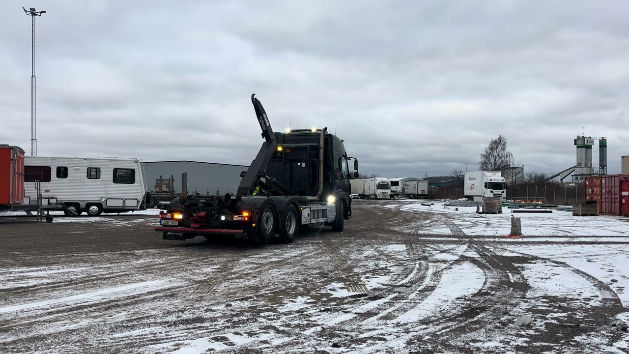Volvo FMX lastväxlare låga mil årsmodell 2018.     