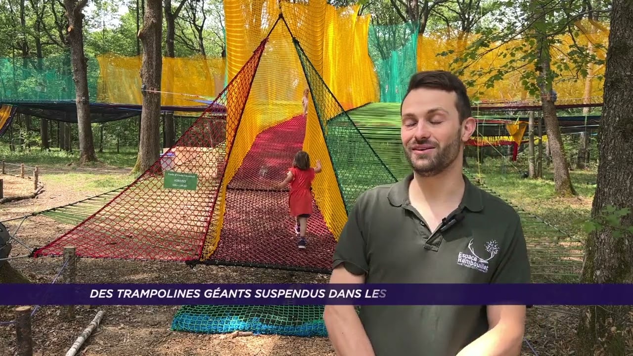 Des trampolines g&eacute;ants suspendus dans les arbres &agrave; l&rsquo;Espace Rambouillet