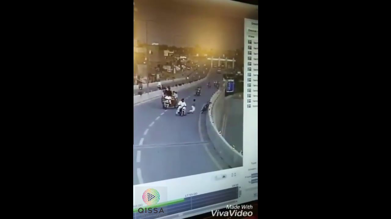 Horrific bike accident in Lahore | Qissapakistani |