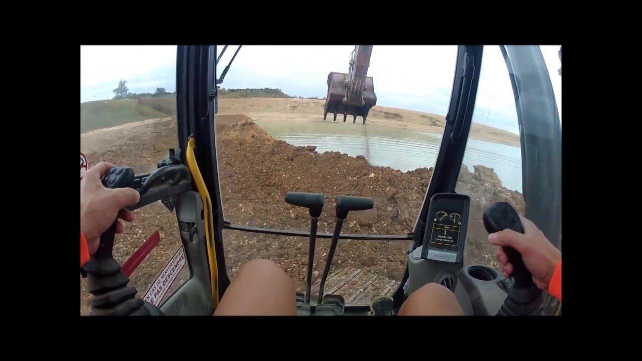 escavatrice volvo EC240