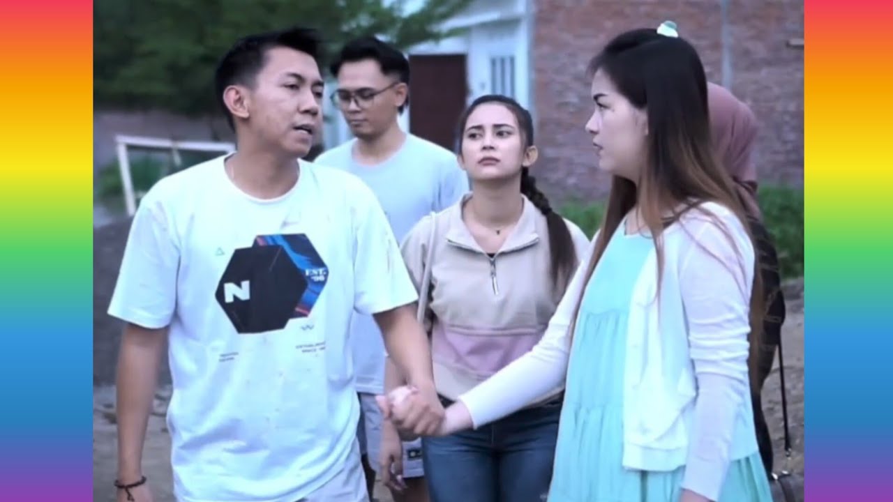 Pasangan Sombong Ini Endingnya Dibikin Syok. Karena Telah Merendahkan Seorang Pemulung Keren Tapi.
