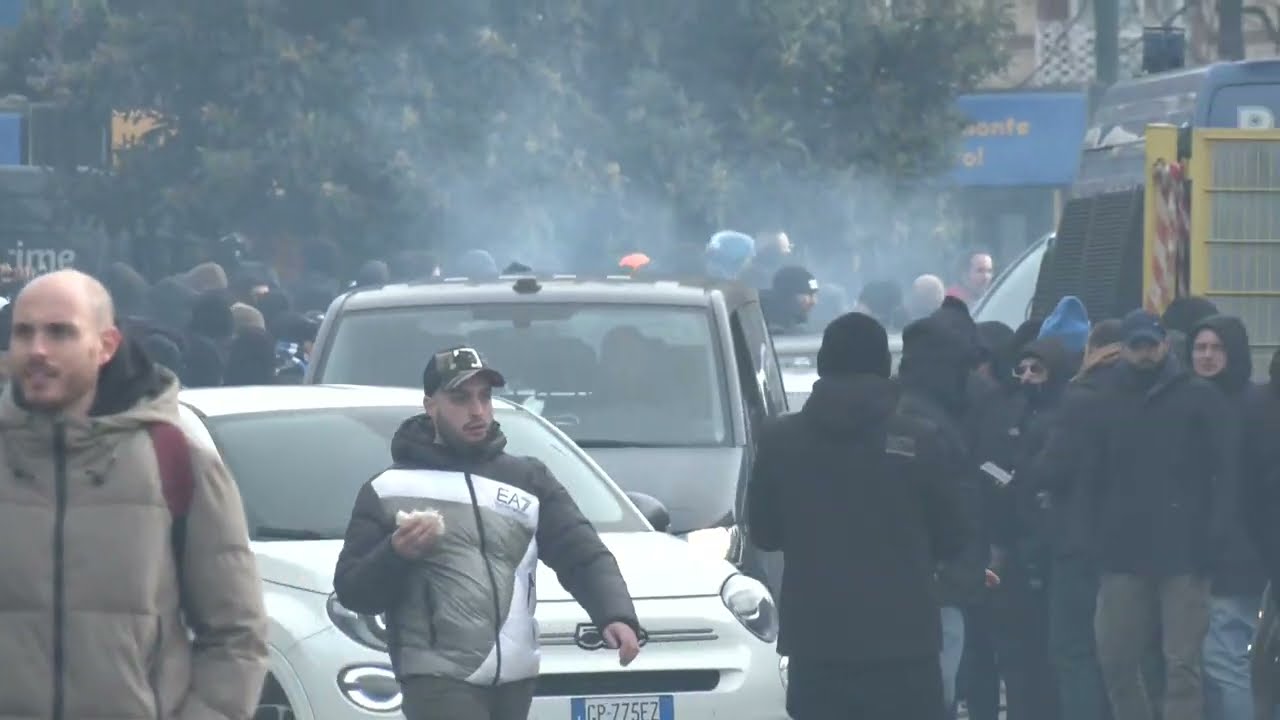 Torino-Napoli LIVE, ultras napoletani arrivano in corteo! 🙌🔥