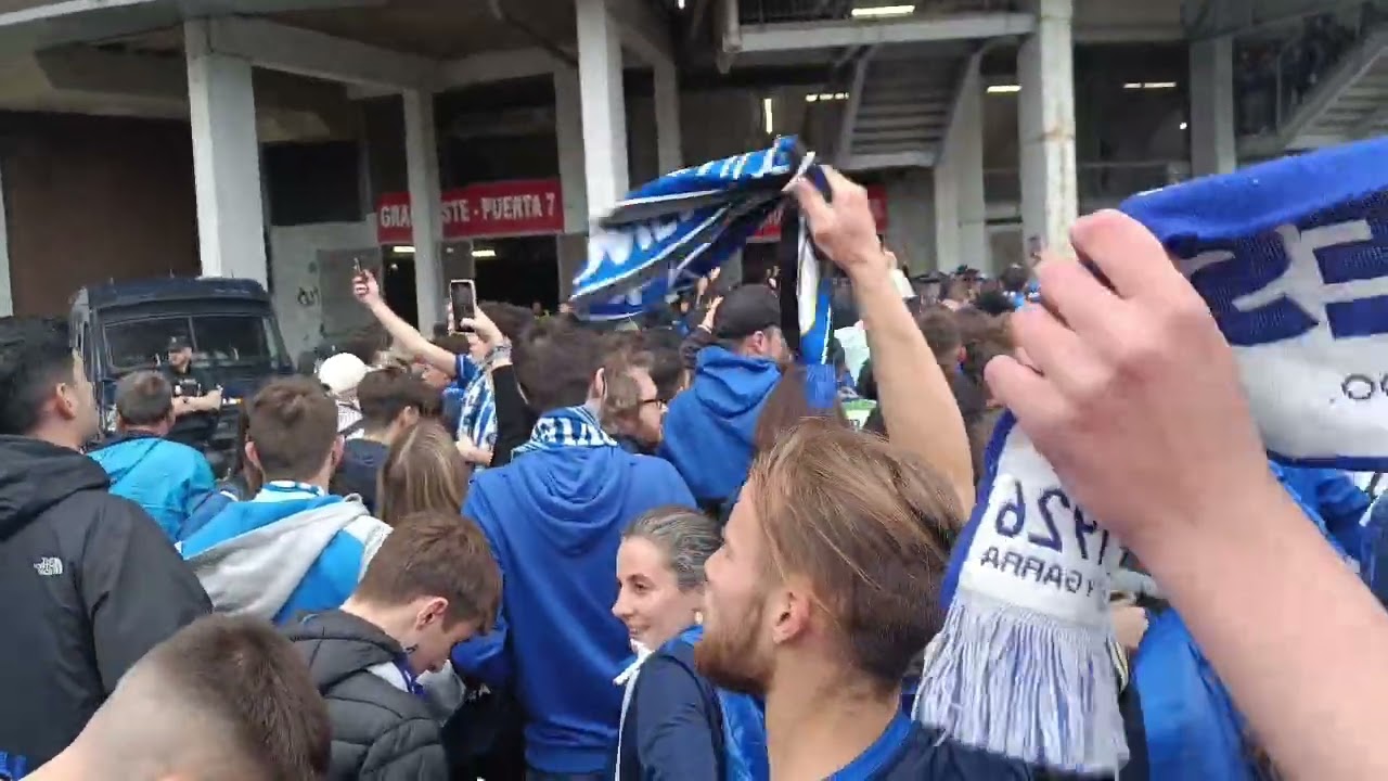 Real Sporting de Gijón 1 - Real Oviedo 1; bus, entrada al campo y recibimiento al equipo.