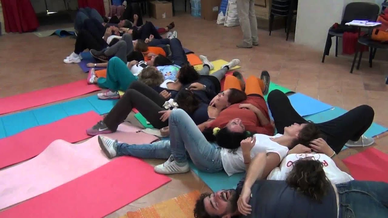 Risata sulla pancia - Head on belly Laugh - Laughter Yoga Leader Training al Clown&Clown Festival