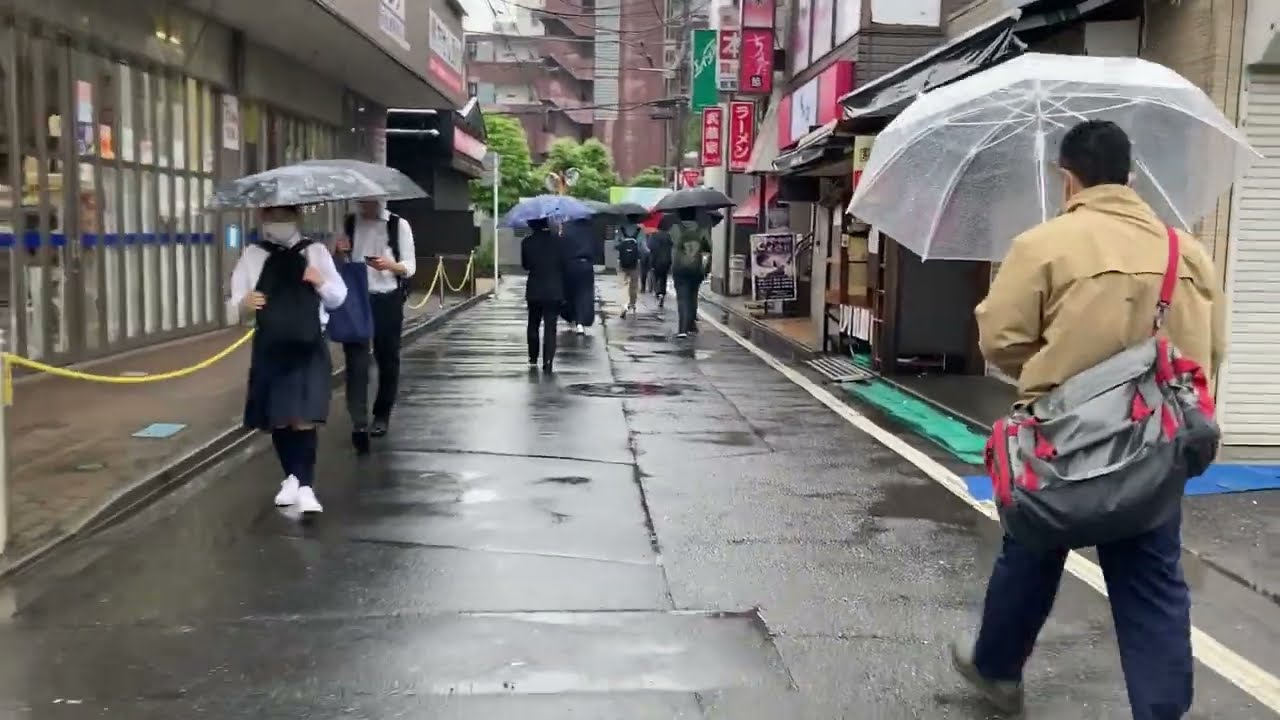 新秋津から秋津まで乗り換えの為移動するシーン