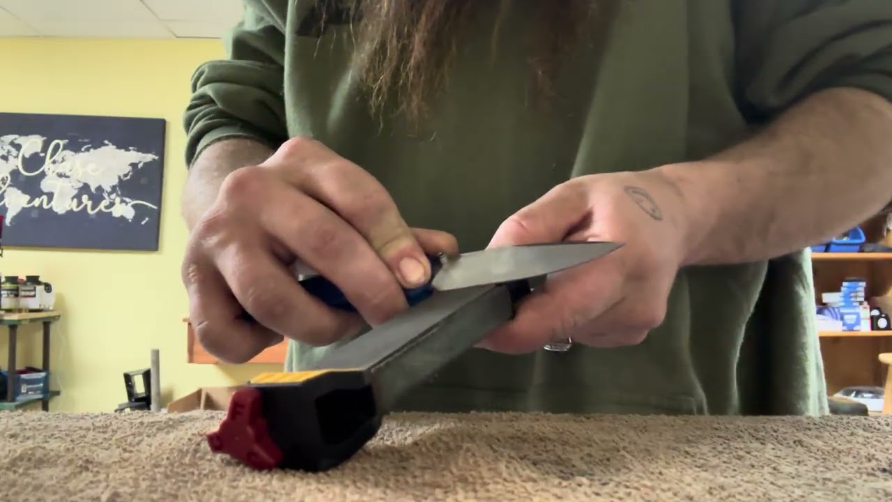 Vlogaday #16/365 Sharping My Benchmade Bugout With the Worksharp Guided Field Sharpener 