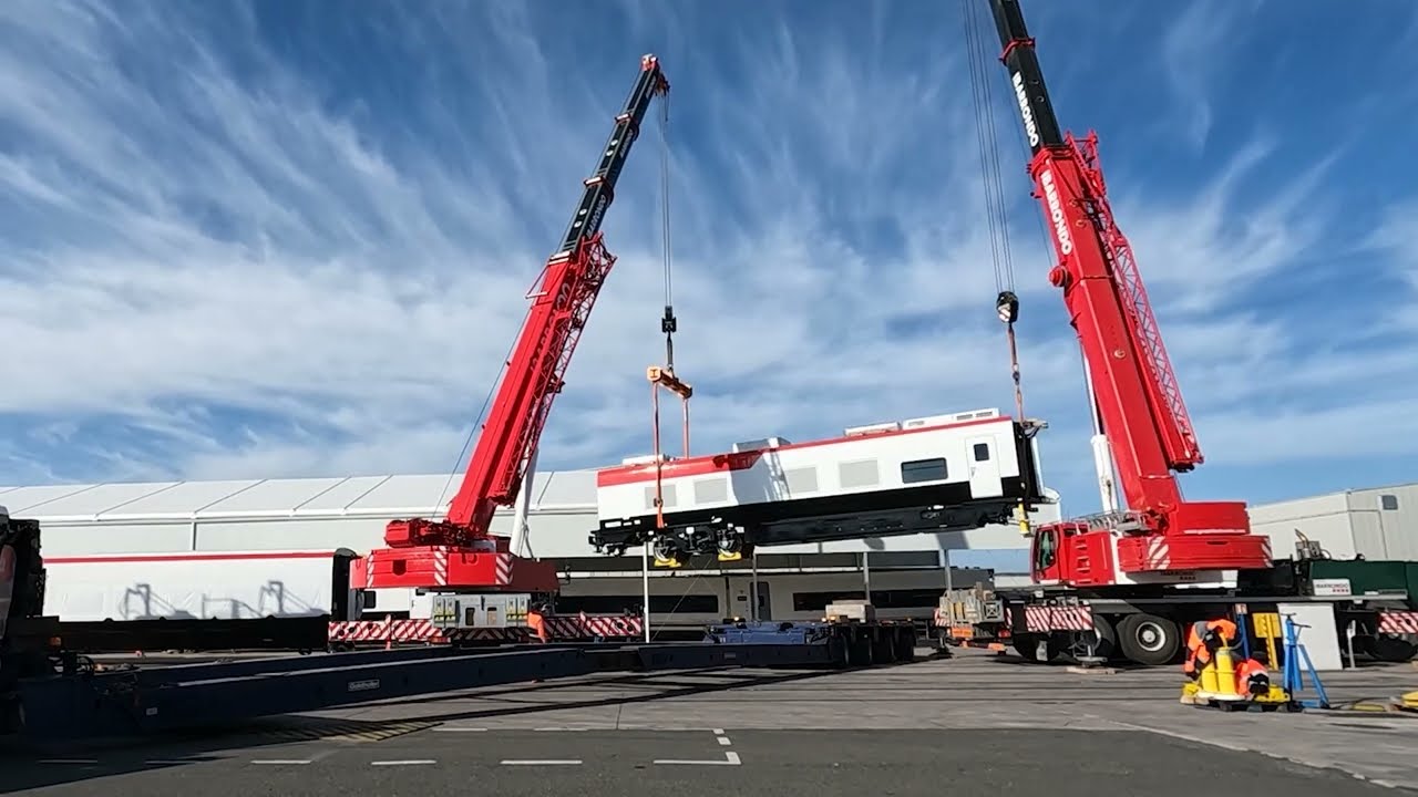 Traslado coches Talgo de la fabrica de Rivabellosa, al puerto de Valencia