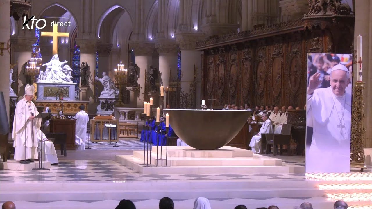 Messe d'action de grâce et veillée de prière pour le pape François à Notre-Dame de Paris
