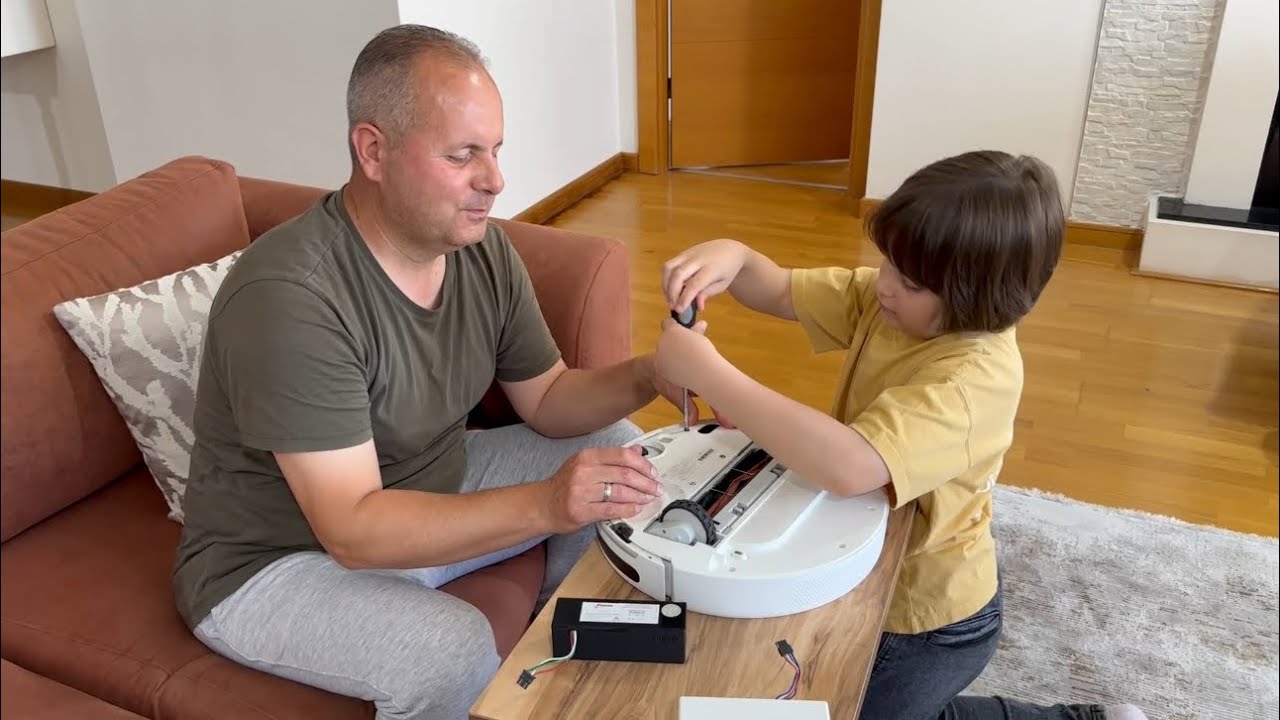 Robot süpürge batarya değişimi.Cihazları arızalı sanıp servise yollamayın evinizde çözüm anlatıyoruz