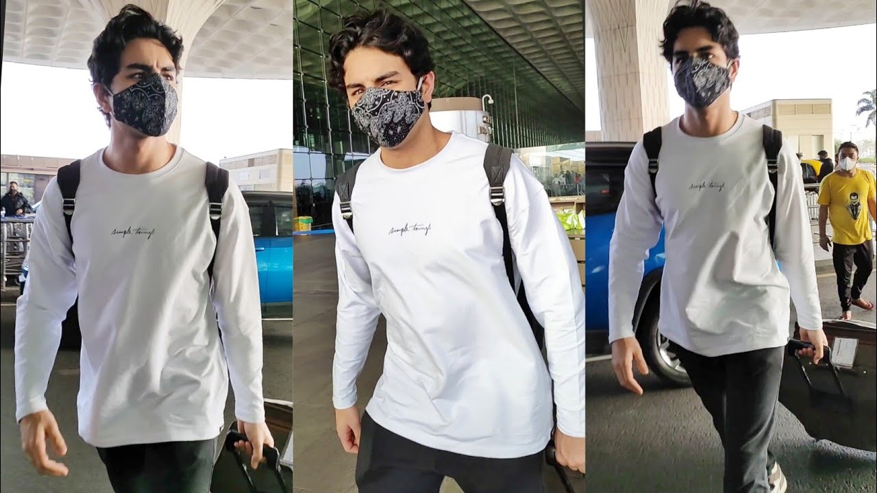 Ibrahim Ali Khan spotted at Mumbai Airport 😎🔥📸