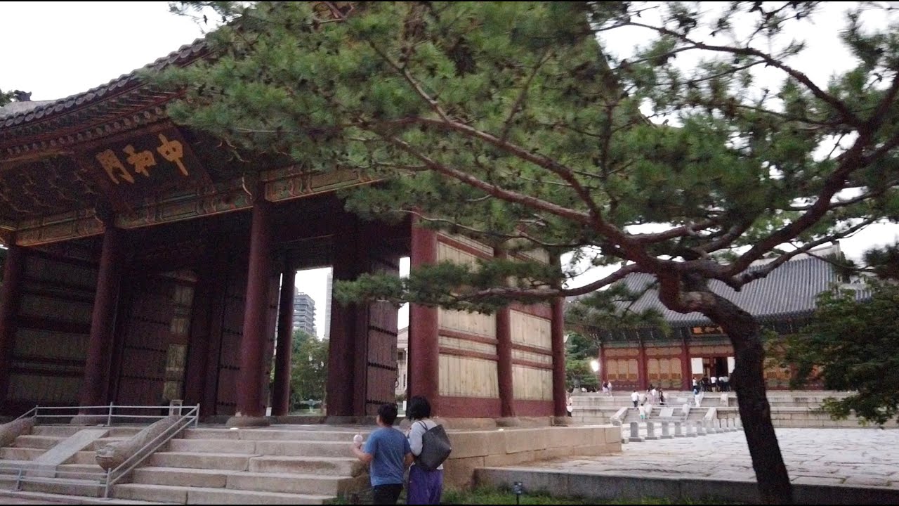 (4K HDR) Walk in Seoul, Korea – exploring one of the many cultural sites in the city on Culture Day.
