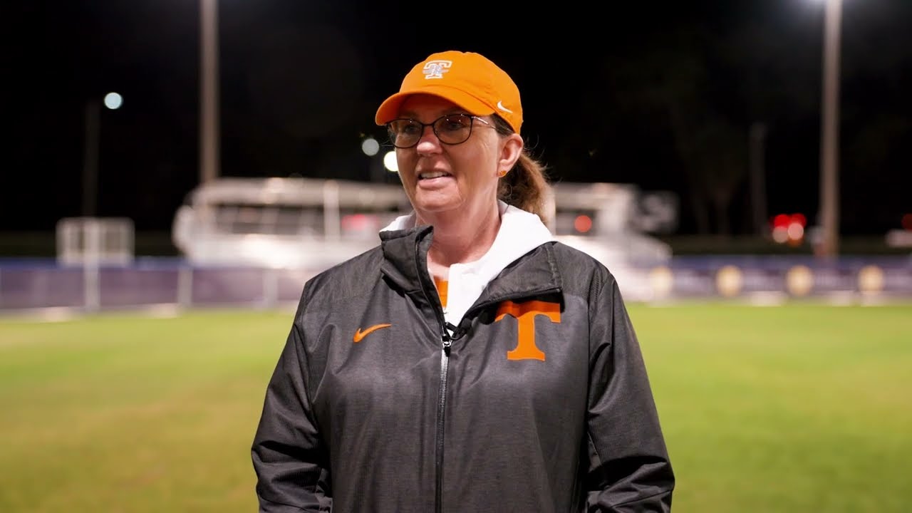Тренер женской софтбольной команды Lady Vols Карен Уикли