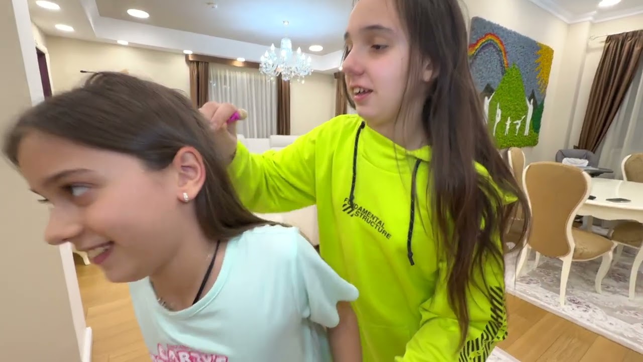 BRIANA s-a TĂIAT la MÂNĂ! 🐈‍⬛ NEGRUȚ a VENIT ACASĂ… e CARTOON CAT?